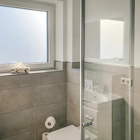 Lovely In With Kitchen Apartment *